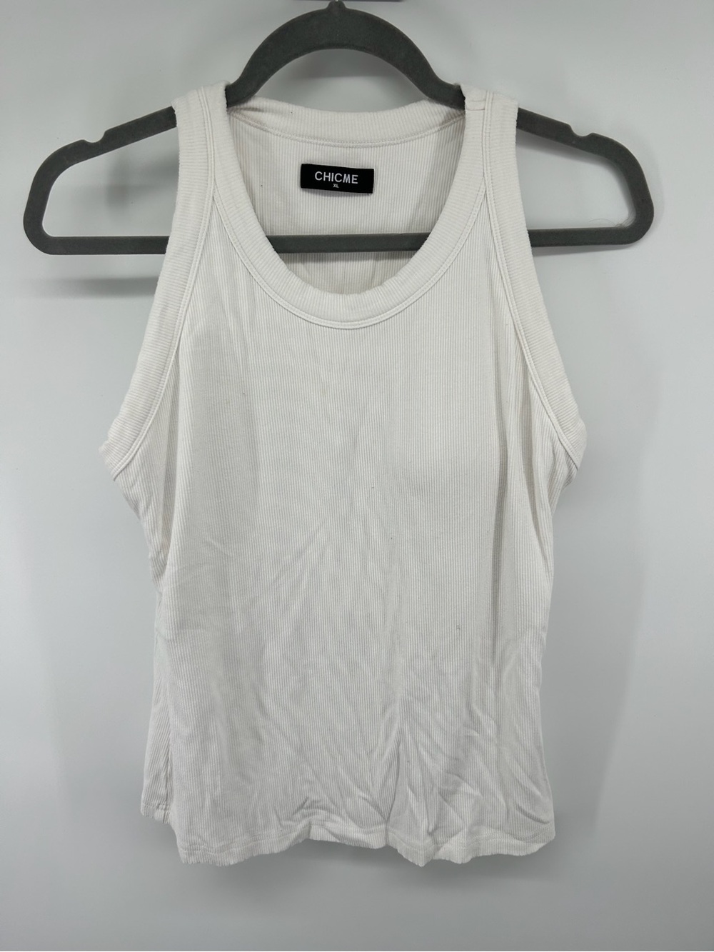 chic White Ribbed Scoop Tank